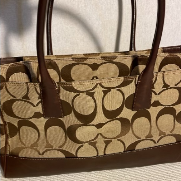 Coach authentic Madeline large tote bag. - Picture 13 of 14